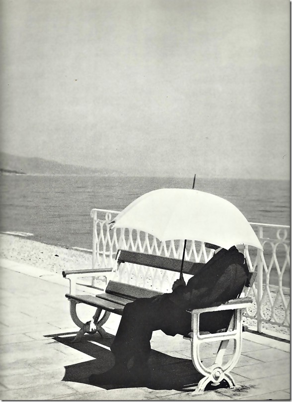 Foto Brasai. L'homme à l'ombrelle. Menton, um 1930. 29.39 S